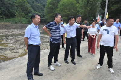 市自然资源和规划局调研指导长坪镇灾后重建和乡村振兴工作