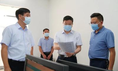 吕义斌检查指导我县疫情防控工作时强调：严密防控措施，拒疫情于县域之外