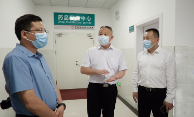 市领导调研我县疫苗接种工作
