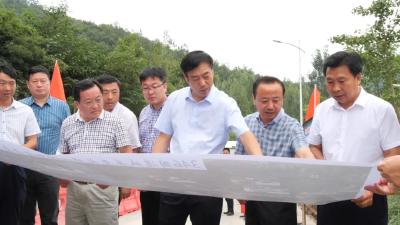 罗兴斌再次督导灾后重建时强调：保质保量保进度