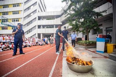  【热点关注】 武汉：千余名小学师生开学学消防