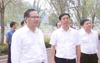 马旭明在我县调研时强调：努力探索以县城为重要载体的城镇化建设之路，刻不容缓推进农业产业化，推动县域经济突破性发展
