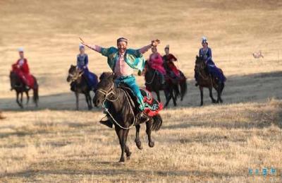  【热点关注】大美新疆——旅游热加速农牧民转型