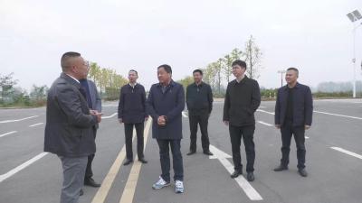 省委老干部局到我县调研