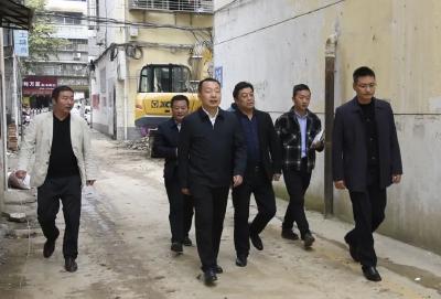 陈栋：精细化推进老旧小区改造工程建设
