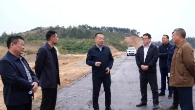陈栋调研督办民生实事项目建设
