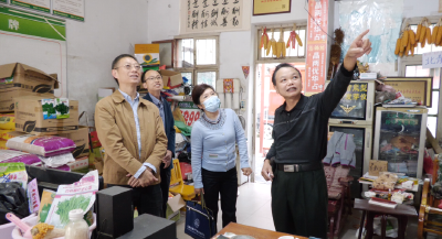 省委宣传部领导到我县看望第八届湖北省道德模范候选人