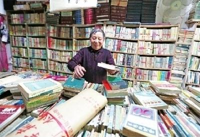 【热点关注】这家旧书店开了20年 四次搬迁老读者仍一路追随