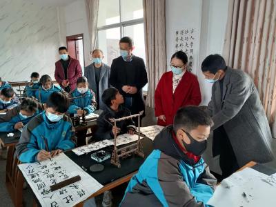 县领导到东巩镇调研