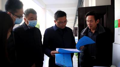县领导督查我县学校疫情防控和传染病防治工作