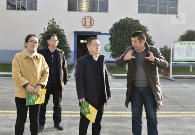 争当金牌“店小二” 为企业上市保驾护航
