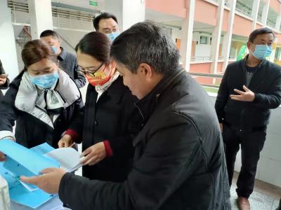 县领导检查学校冬春季重点传染病暨常态化疫情防控工作
