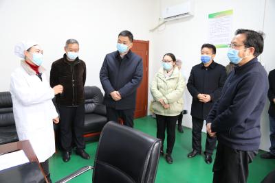 县领导调研学校后勤食堂食品安全工作
