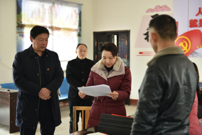 张小艳走访慰问困难党员和群众
