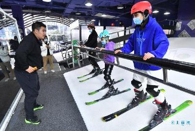 【热点关注】不出远门，在武汉就能体验高山滑雪的快乐