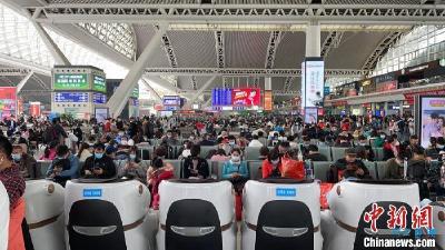2022年春运大幕开启 部分列车实行最低2折优惠