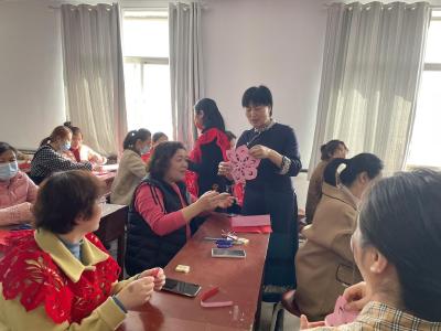 【热点关注】山东郓城县总工会举办剪纸培训班 
