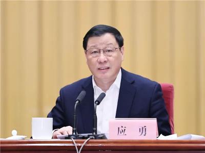 我县组织收听收看省委召开的县（市、区）委书记工作交流电视电话会