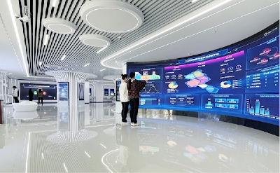 【热点关注】武汉首家智慧办税服务厅启用 智能科技让办税也很炫酷
