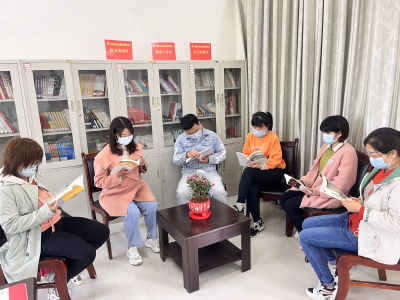 城关镇文峰塔社区积极开展“我为群众荐好书”活动