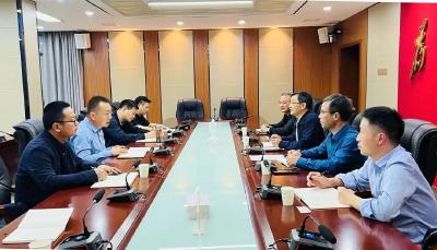 陈栋会见长江产业集团生态环保公司董事长姜功新，洽谈加快推进磷石膏综合利用项目