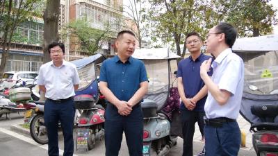 陈栋下基层调研创文工作：聚焦老旧小区改造，持续推动创文工作提质增效
