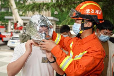  【热点关注】武汉消防开展“5·12”全国防灾减灾日集中宣传活动