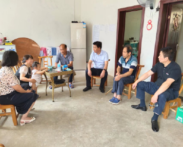 深入一线察民情  共聚一堂谋发展
         南漳县委统战部深入乡村振兴一线察民情解民忧