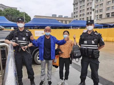  【热点关注】武汉3000民警巡逻守护商圈场站安全