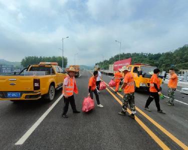南漳公路：炎炎酷暑送清凉　滴滴关怀暖人心