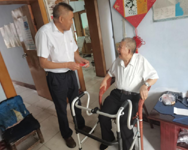 南漳县民政局慰问困难党员和老干部