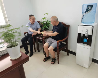 南漳县统计局开展迎“七一”走访慰问退休老党员活动
