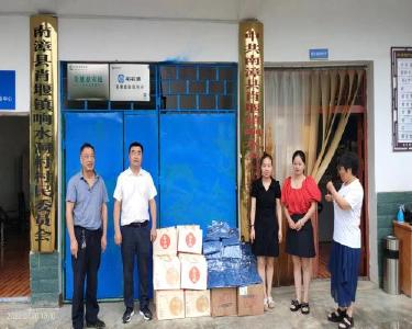 肖堰镇响水洞村乡贤为供养老人献爱心
