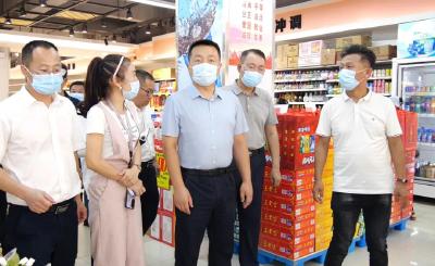 陈栋深入包联企业调研，现场办公解难题