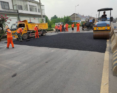 南漳公路部门：修复路坎　暖进心坎
