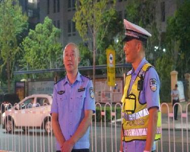 县领导督导检查第二次夏夜治安巡查宣防集中统一行动