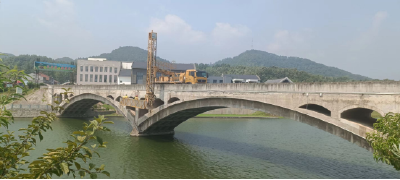  南漳县市政设施维护中心：对城区９座市政桥梁进行“体检”    