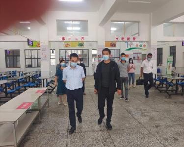 县领导到肖堰镇东巩镇调研开学工作