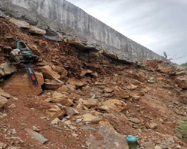 南漳县公路中心抢修道路塌陷保交通安全