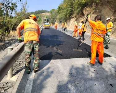 南漳县公路部门抓好公路秋养“迎国庆”