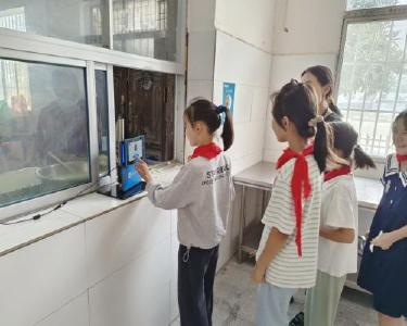 临沮小学实行“刷脸”就餐
