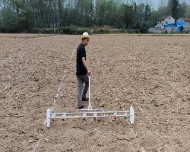南漳县农技中心搭建优质油菜品种“比武平台”