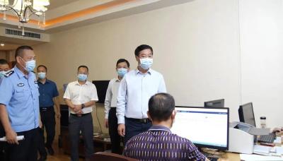 国庆假期第一天，罗兴斌看望慰问防疫一线工作人员 
