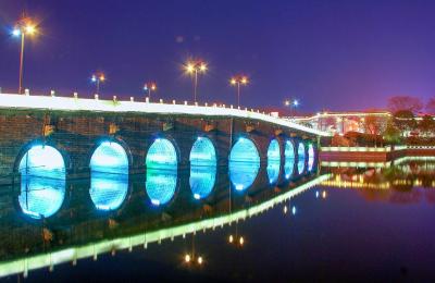  【热点关注】荆州夜景入画来 古城九龙桥上焕新光