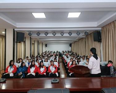 南漳县高级中学举行女生心理健康讲座