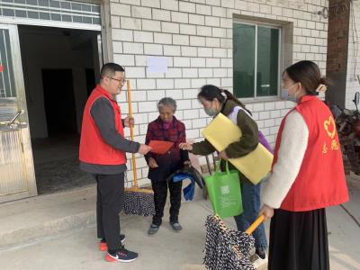 南漳县民政局联合鱼泉河村开展垃圾分类宣传活动