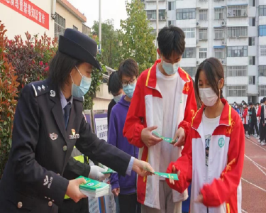 南漳县：禁毒宣传进校园　警方护航伴成长