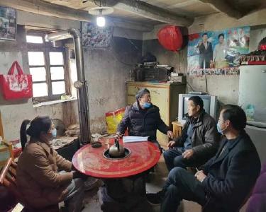 薛坪镇中心小学走访慰问离退休老教师及困难教职工