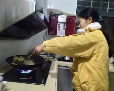 城关镇临沮中心小学：开展“做一道拿手菜”校外劳动教育实践活动