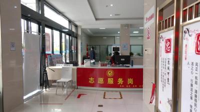 疫情防控不松懈为民服务“不打烊”